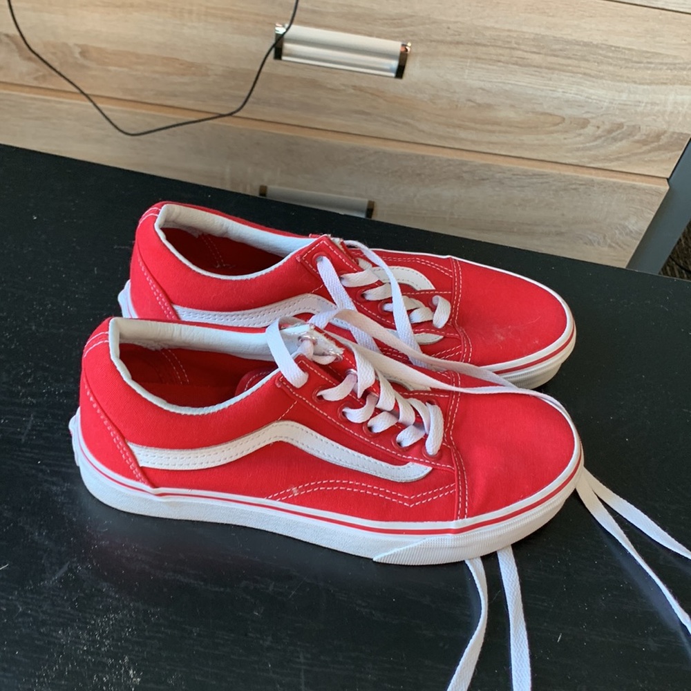 Red vans - Picture 2 of 2